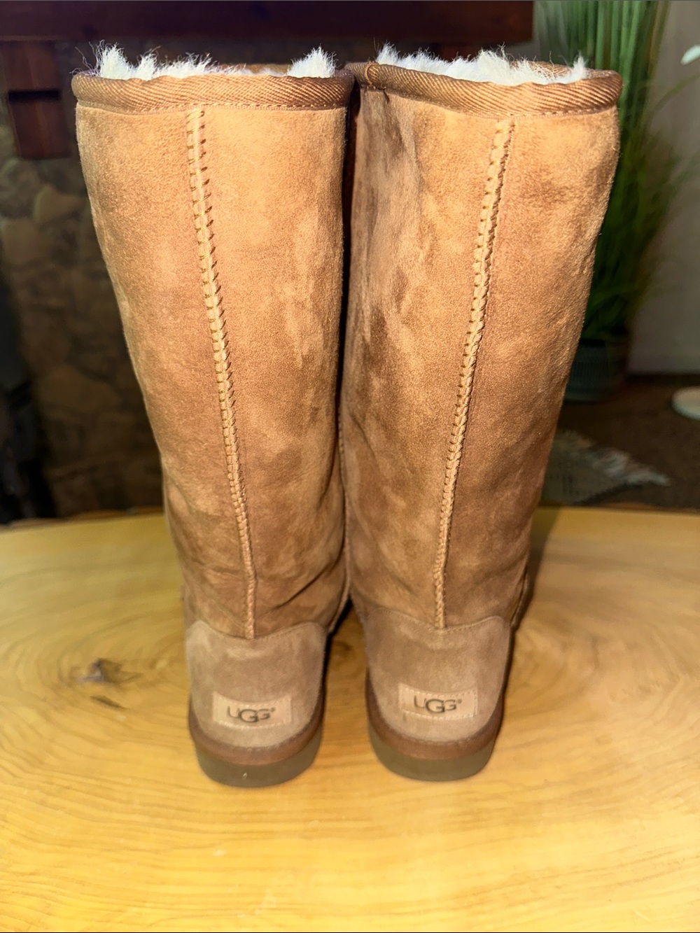 🤎🤎🤎UGG Tall Sheepskin Boots - Chestnut Suede